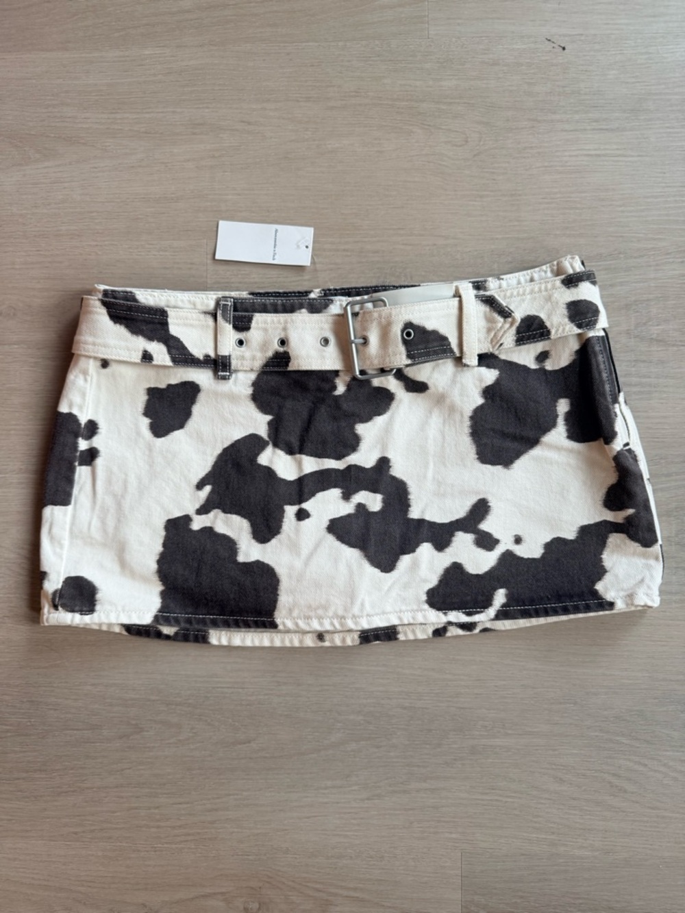 Abercrombie & Fitch Low Rise Belted Denim Mini Skort - Cow Print - Size 29 - NWT